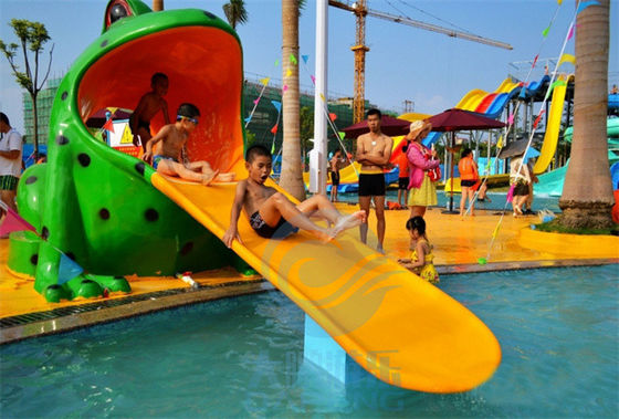 बच्चों के लिए फाइबरग्लास वाटर पार्क स्पलैश पैड मेंढक छोटा स्विमिंग पूल स्लाइड