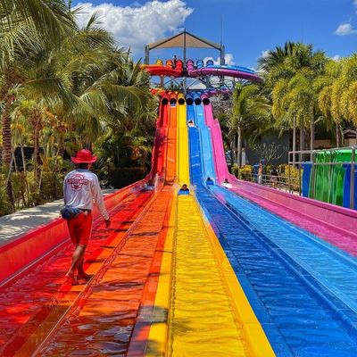 अच्छी कीमत Commercial Water Park Slide with 6-10mm Thickness Fiberglass for 5-10 Passengers and 100-500kg Capacity ऑनलाइन