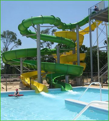 अच्छी कीमत 3D Design Pool Water Slide Customed Color Fiberglass Capacity Of 100KG Suitable For Adult And Child Water Games ऑनलाइन