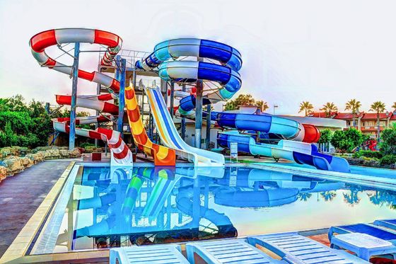 वाटर पार्क खेल का मैदान खेल फाइबरग्लास खेल उपकरण बच्चों के लिए सर्पिल स्लाइड