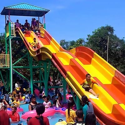 जल थीम पार्क आउटडोर खेल का मैदान जल आकर्षण फाइबरग्लास स्लाइड