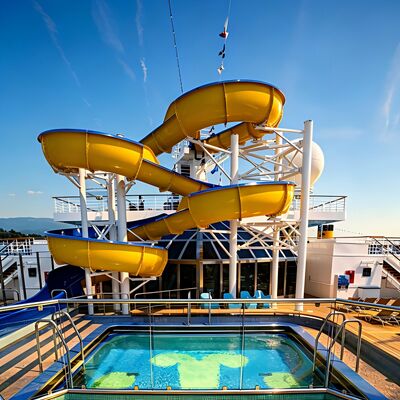 गुणवत्ता आउटडोर वॉटर पार्क स्लाइड्स स्पाइरल फाइबरग्लास एक्वे पार्क उपकरण वाणिज्यिक स्विमिंग पूल थोक के लिए कारखाना